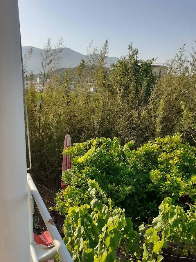 Gezos Apartment Himarë 0*,  Albania