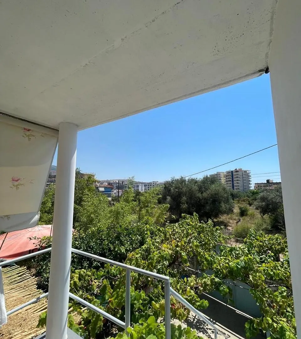 Gezos Apartment Himarë Pensión