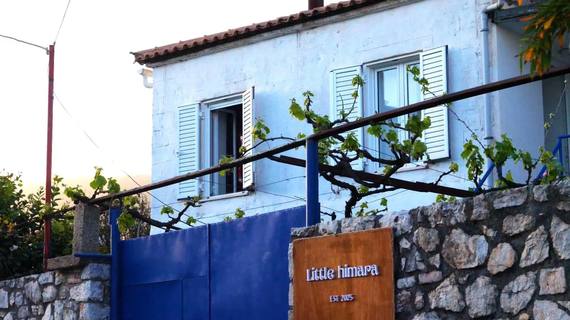 Pensión Gezos Apartment Himarë
