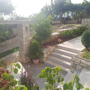Spyridoula's Himare